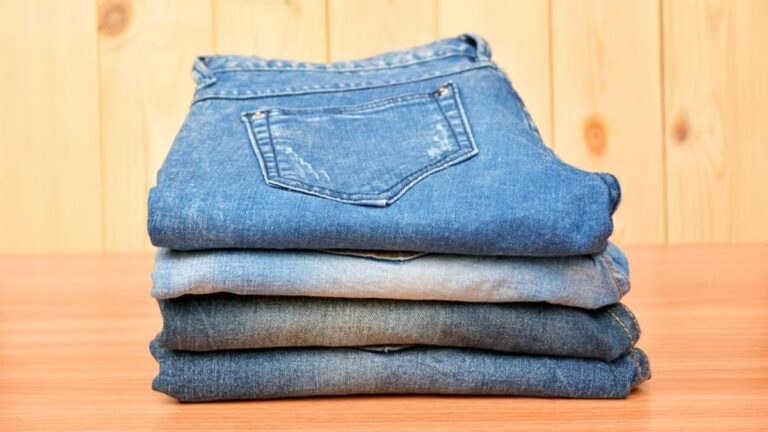 Bạn Có Biết Bảo Quản Quần Jean Trong Tủ Lạnh Là Bí Quyết Của Các Tín Đồ Denim? Tìm Hiểu Cách Bỏ Quần Jean Vào Ngăn Đá Đúng Cách Để Diệt Khuẩn Và Giữ Màu Tại Đây.