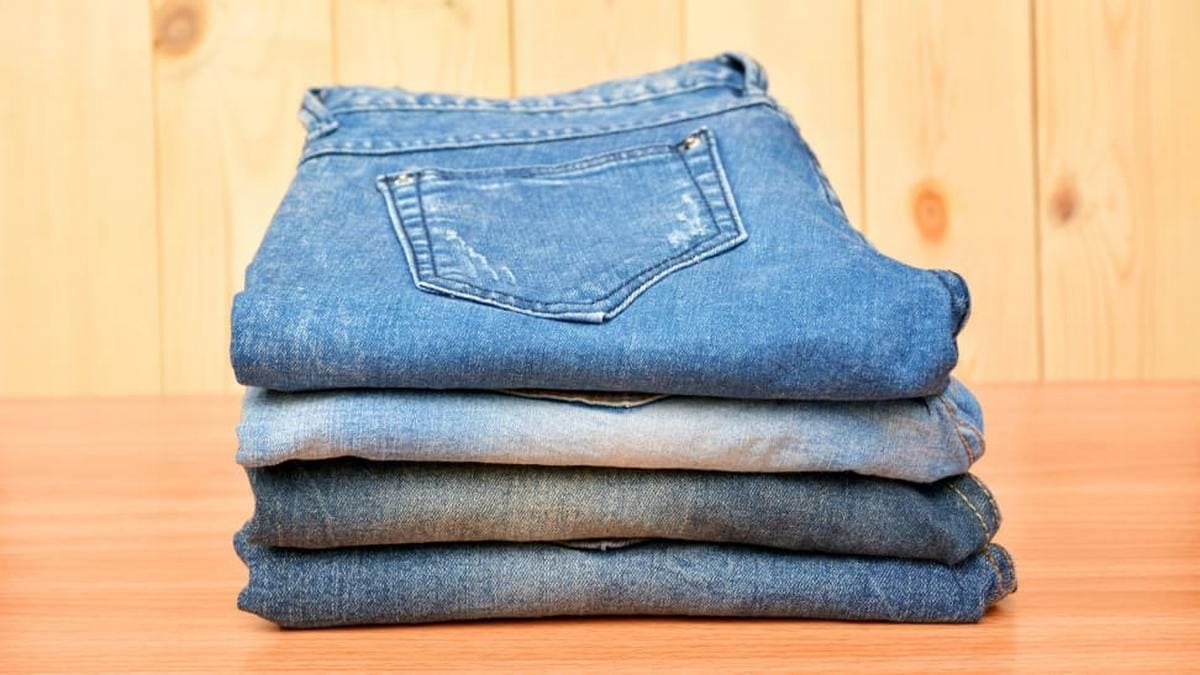 Bạn có biết bảo quản quần jean trong tủ lạnh là bí quyết của các tín đồ Denim? Tìm hiểu cách bỏ quần jean vào ngăn đá đúng cách để diệt khuẩn và giữ màu tại đây.