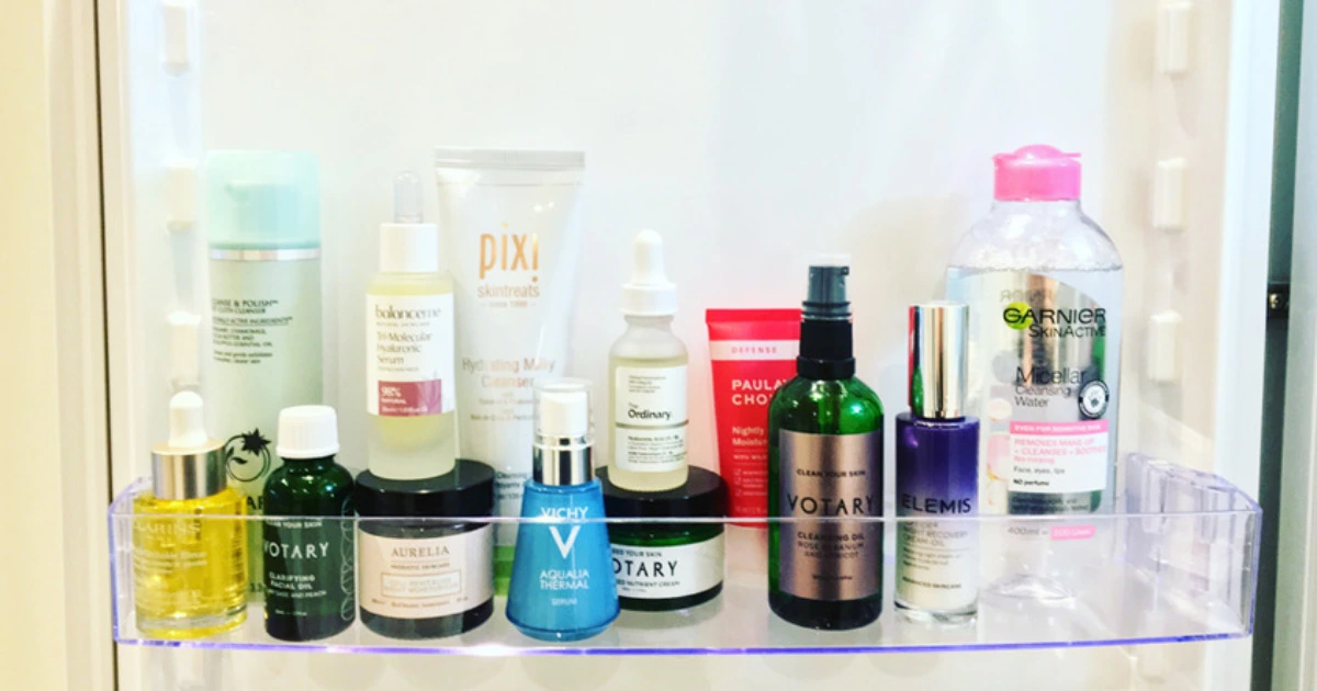 Có Nên Để Serum Trong Tủ Lạnh? Có, Đặc Biệt Là Các Loại Serum Chứa Vitamin C, Retinol, Benzoyl Peroxide Có Nên Để Serum Trong Tủ Lạnh? Có, Đặc Biệt Là Các Loại Serum Chứa Vitamin C, Retinol, Benzoyl Peroxide