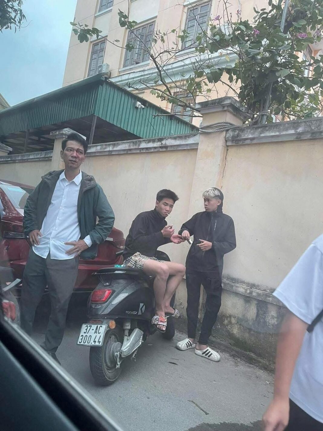 Nam thanh niên xô xát với phụ huynh bạn gái ở Nghệ An Nam thanh niên xô xát với phụ huynh bạn gái ở Nghệ An