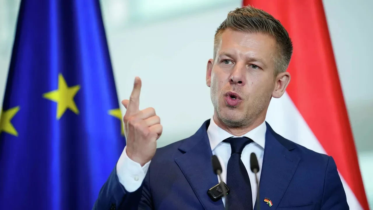 Thủ tướng Hungary xác nhận loại bỏ điều khoản đẩy nhanh tiến trình gia nhập EU của Ukraine Thủ tướng Hungary xác nhận loại bỏ điều khoản đẩy nhanh tiến trình gia nhập EU của Ukraine