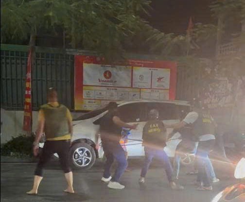 nguoi-dan-ong-nhiem-hiv-cam-dao-hanh-hung-nguoi-di-duong-o-hai-phong-1-1505-6474