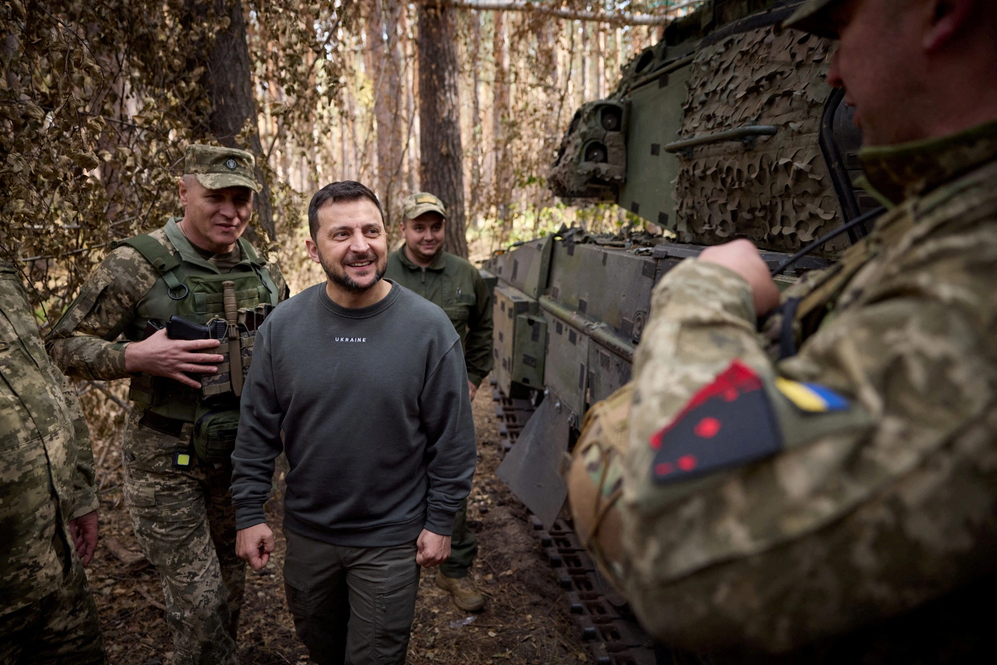 2023-10-04t073639z94821957rc2jl3akv8k4rtrmadp3ukraine-crisis-zelenskiy-troops-1698812401826727420404
