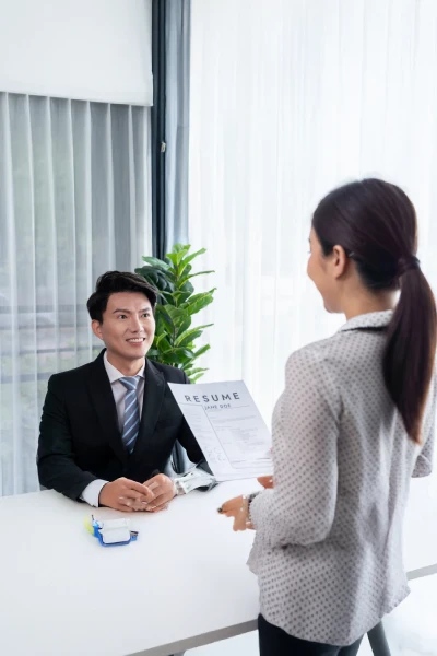 conversational-job-interview-interviewer-candidate-jubilant